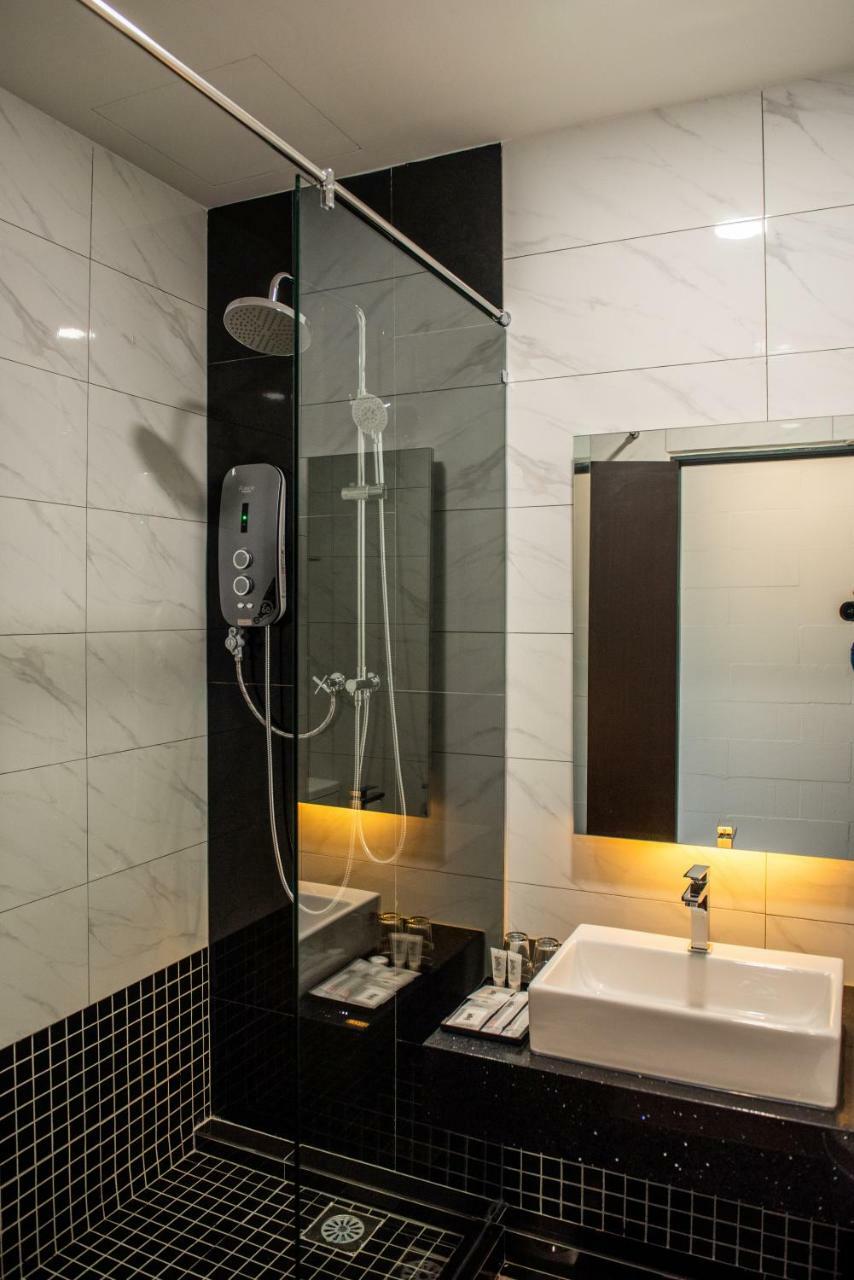 O&G Hotel Parit Buntar Zewnętrze zdjęcie